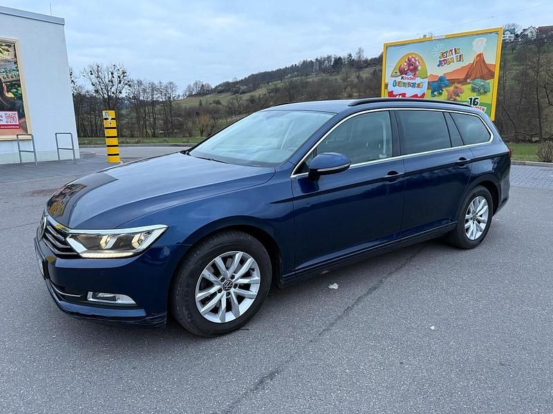 Gebraucht VW Passat 150 PS (110 kW) 2018 Blau Kombi