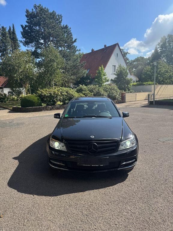 Schwarz Gebraucht 2010 Mercedes C350 Elegance Limousine | 6.000 € (Superpreis) - Bild 1/4