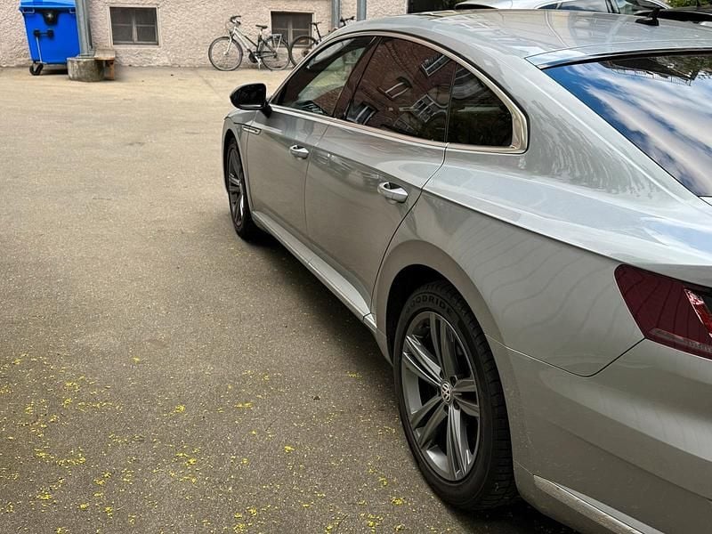 Usata VW Arteon R-line 239 CV (175 kW) 2018 Grigio Utilitaria