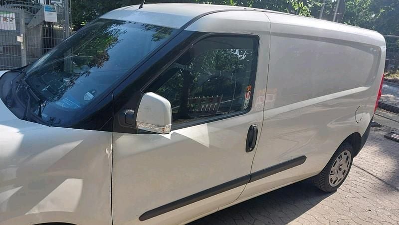 Weiß Gebraucht 2021 Fiat Doblò Van / Kleinbus | 13.000 € (Etwas zu teuer) - Bild 1/4