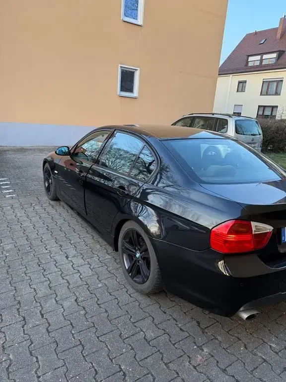 Gebraucht BMW 320 Sport Line 177 PS (130 kW) 2008 Schwarz Limousine
