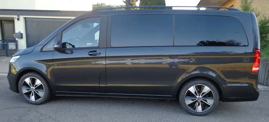Gebraucht Mercedes V220 Edition 163 PS (119 kW) 2023 Grau Van / Kleinbus