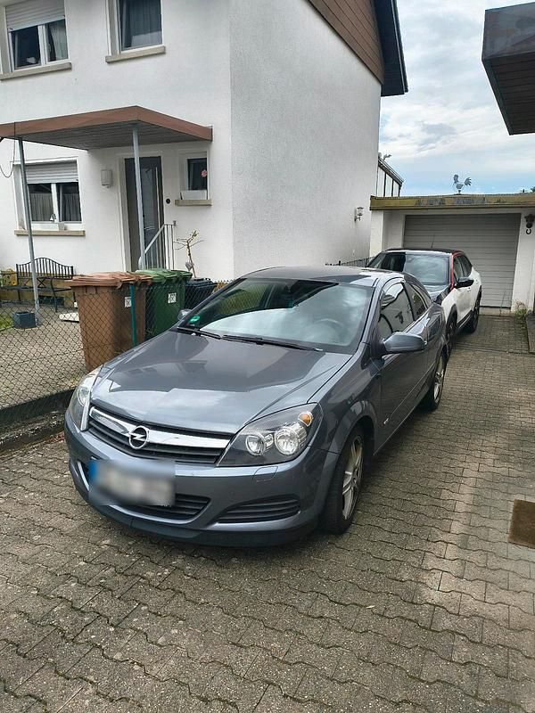 Grau Gebraucht 2005 Opel Astra GTC Coupé | 3.500 € (Fairer Preis) - Bild 1/4