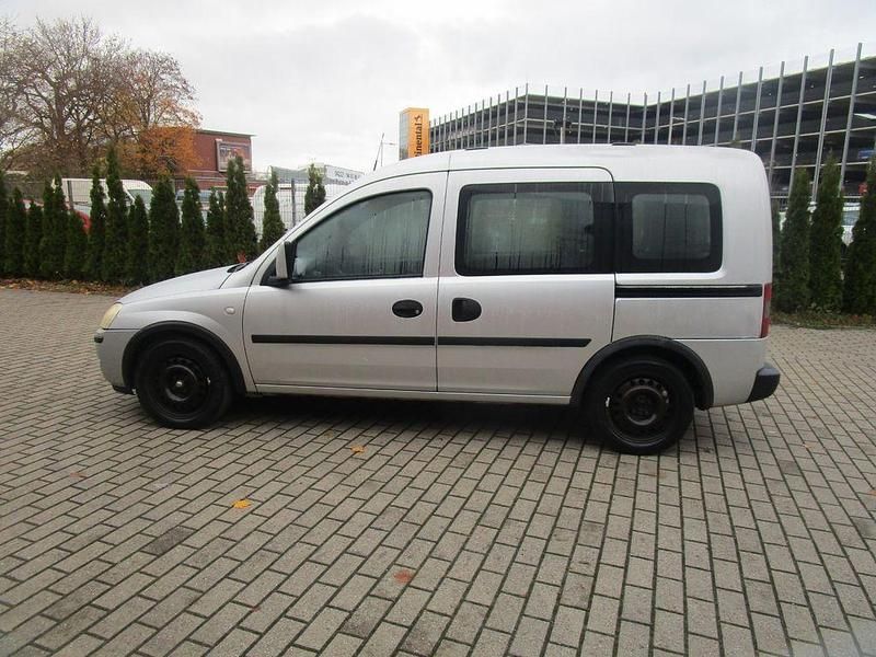 Gebraucht Opel Combo Edition 90 PS (66 kW) 2007 Silber Kombi