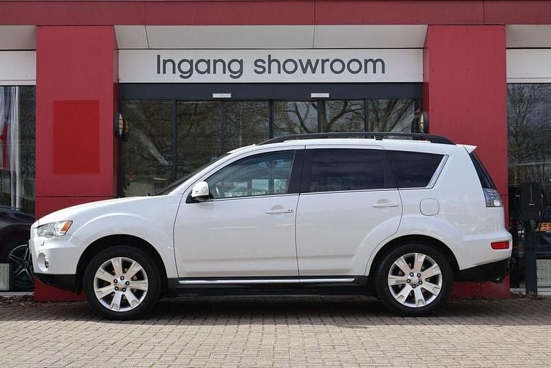 Gebraucht Mitsubishi Outlander Edition 147 PS (108 kW) 2011 Weiß SUV