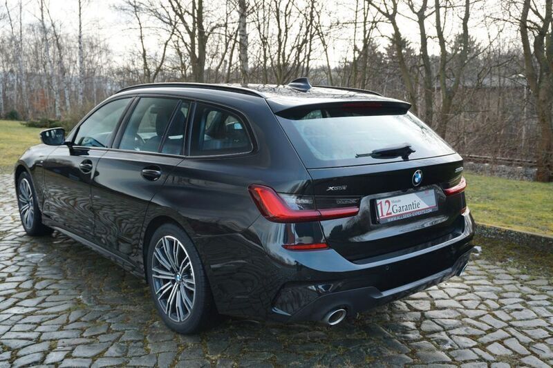 Gebraucht BMW 330e M Sport 184 PS (135 kW) 2020 Black sapphire metallic Kombi