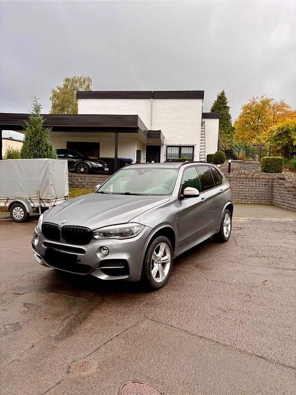 Grau Gebraucht 2015 BMW X5 M50 Performance SUV | 25.790 € (Guter Preis) - Bild 1/4