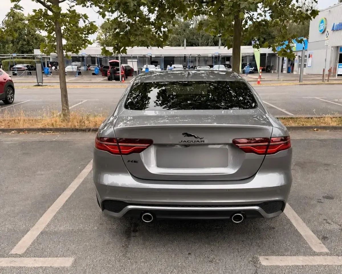 Gebraucht Jaguar XE R-Dynamic 250 PS (183 kW) 2023 Grau Limousine