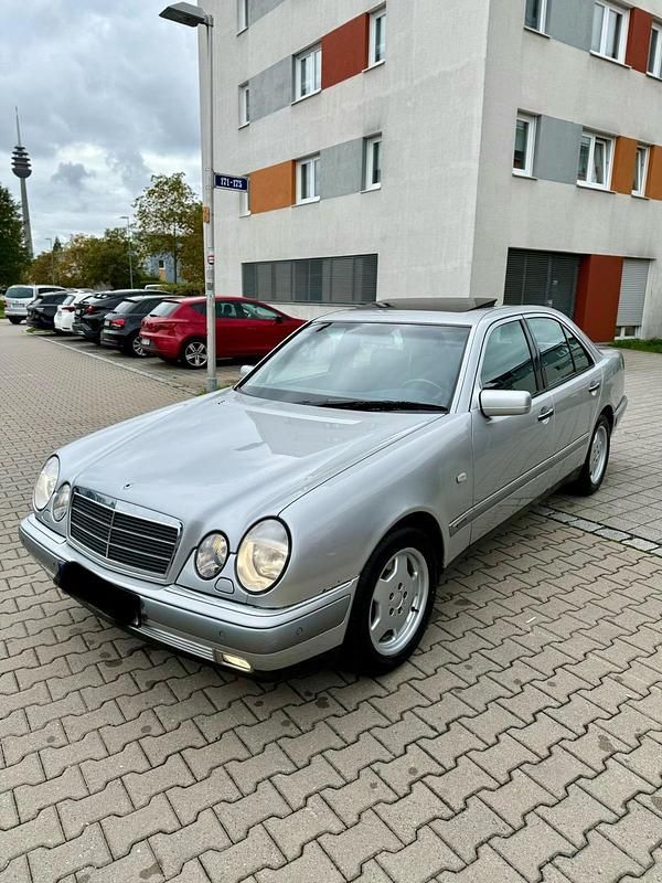 Silber Gebraucht 2000 Mercedes E280 Limousine | 2.900 € (Superpreis) - Bild 1/4