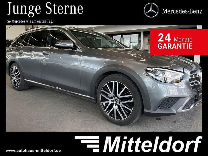 Grau Gebraucht 2020 Mercedes E220 Limousine | 37.880 € (Etwas zu teuer) - Bild 1/4