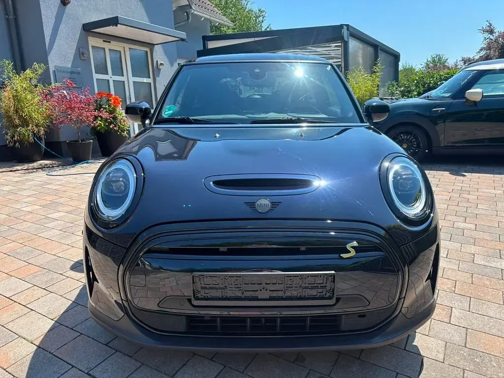 Gebraucht Mini Cooper SE 135 kW (184 PS) 2023 Enigmatic black Kleinwagen