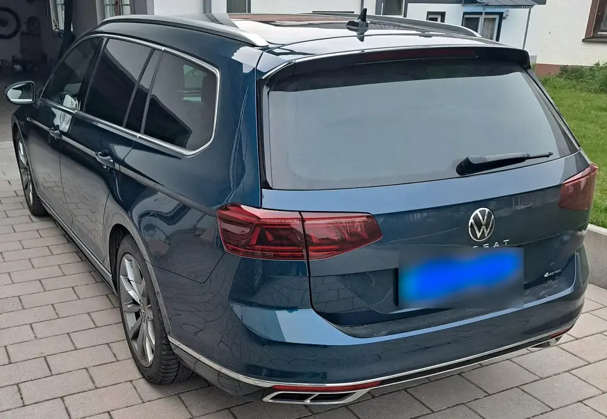 Gebraucht VW Passat R-line 200 PS (147 kW) 2022 Blau Kombi