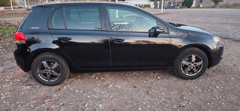 Gebraucht VW Golf VI Team 80 PS (58 kW) 2010 Schwarz Kleinwagen