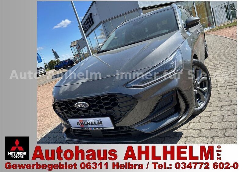 Grau Gebraucht 2024 Ford Focus ST-Line Limousine | 25.490 € (Fairer Preis) - Bild 1/4