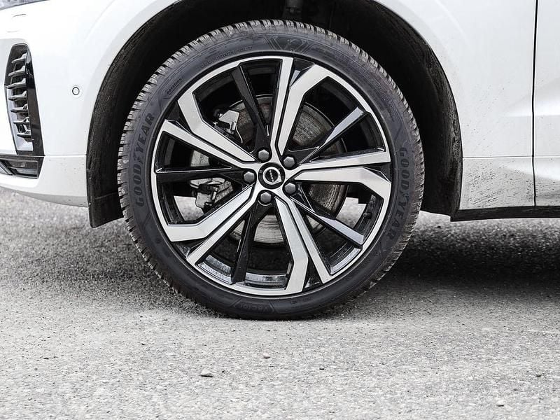 Gebraucht Volvo XC60 Ultimate 455 PS (334 kW) 2023 Crystal white / metallic SUV