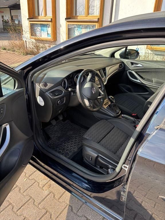 Second-hand Opel Astra Dynamic 105 CP (77 kW) 2019 Albastru Break