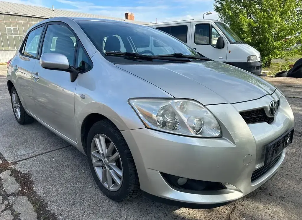 Gebraucht Toyota Auris Life 132 PS (97 kW) 2009 Silber Kleinwagen