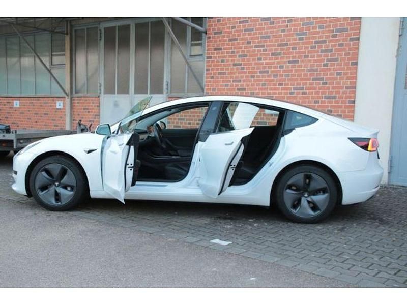 Gebraucht Tesla Model 3 225 kW (306 PS) 2019 Pearl white multicoat (metallic) Limousine