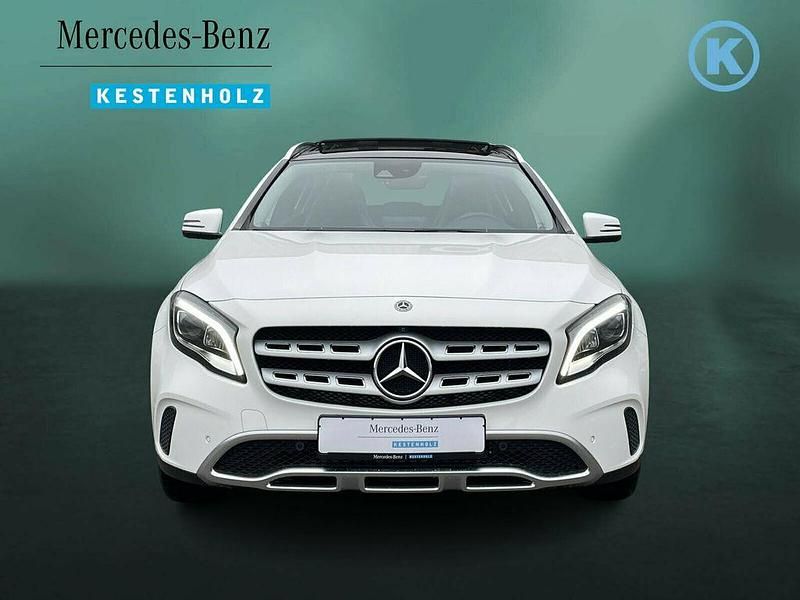 Gebraucht Mercedes GLA250 Urban 211 PS (155 kW) 2019 Unilack polarweiß SUV