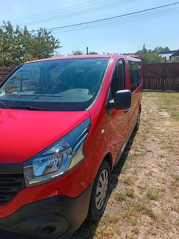 Second-hand Renault Trafic 2019 Roșu Monovolum