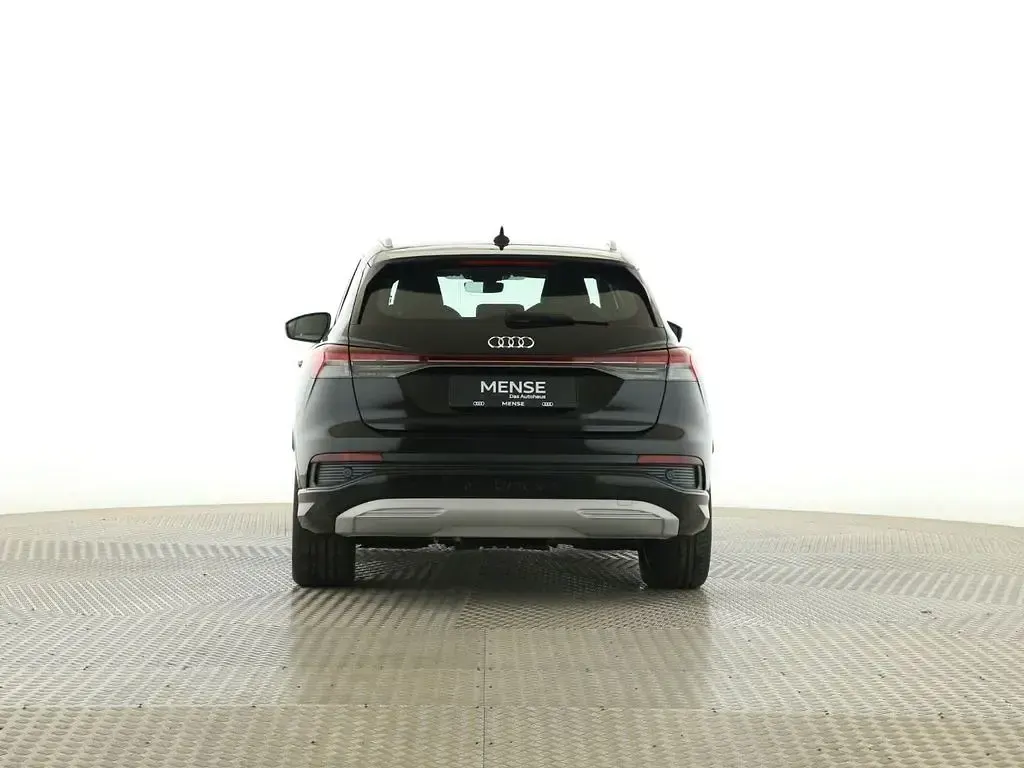 Gebraucht Audi Q4 e-tron Ambiente 150 kW (204 PS) 2022 Mythosschwarz SUV
