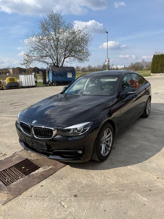 Gebraucht BMW 320 190 PS (139 kW) 2019 Schwarz Limousine