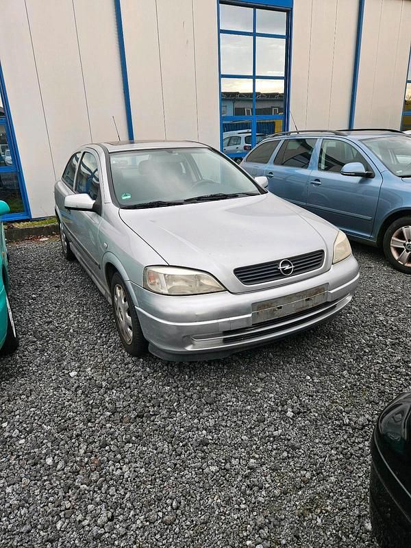 Grau Gebraucht 1998 Opel Astra Limousine | 950 € (Superpreis) - Bild 1/4