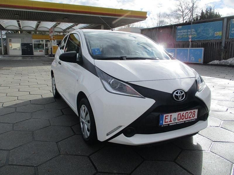 Gebraucht Toyota Aygo 69 PS (50 kW) 2017 Weiß Kleinwagen
