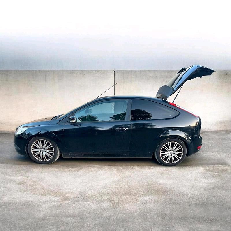 Gebraucht Ford Focus 101 PS (74 kW) 2009 Schwarz Coupé