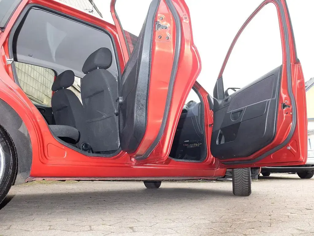 Gebraucht Ford Fiesta Style 69 PS (50 kW) 2007 Tango/dynamic red Kleinwagen