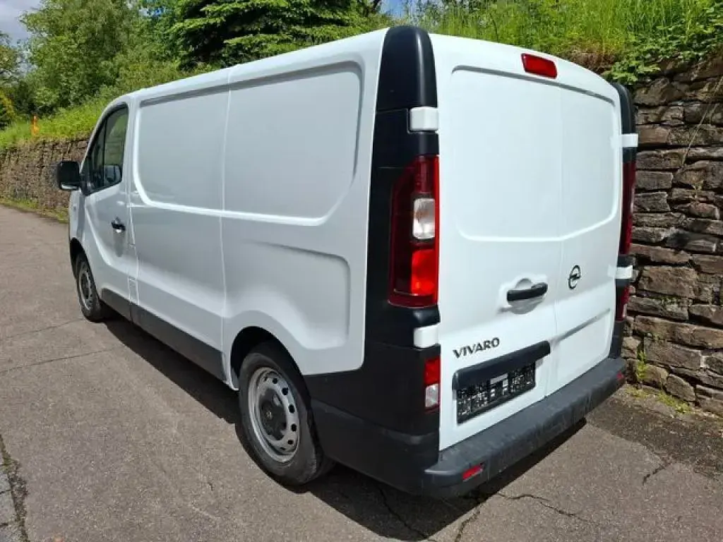Gebraucht Opel Vivaro 121 PS (88 kW) 2019 Weiss Van / Kleinbus