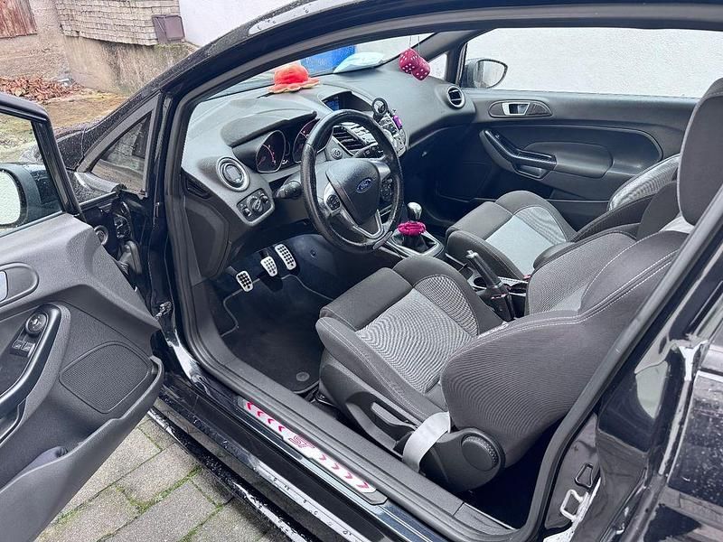 Gebraucht Ford Fiesta ST 182 PS (133 kW) 2014 Schwarz Limousine
