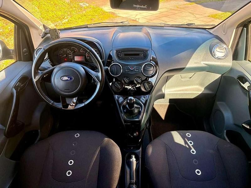 Gebraucht Ford Ka Titanium 69 PS (50 kW) 2013 Midnightschwarz metallic Kleinwagen