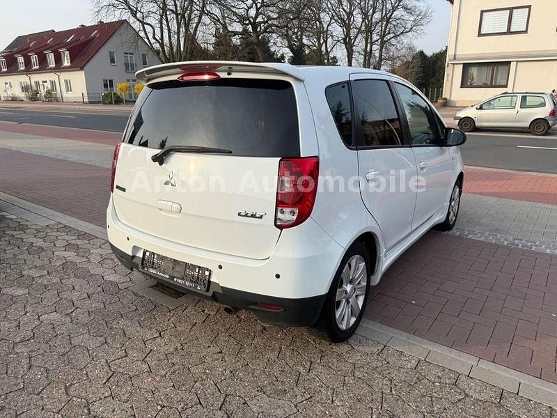 Gebraucht Mitsubishi Colt Intense 95 PS (69 kW) 2011 Weiß Kleinwagen