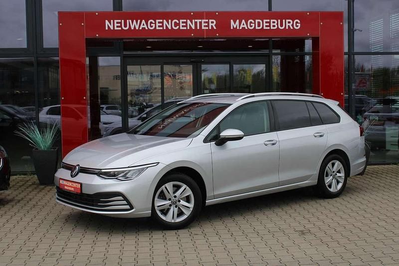 Reflexsilber metallic Gebraucht 2024 VW Golf VIII Business Kombi | 27.380 € (Guter Preis) - Bild 1/4