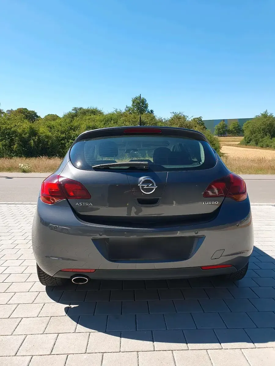 Gebraucht Opel Astra 140 PS (102 kW) 2010 Grau Kombi