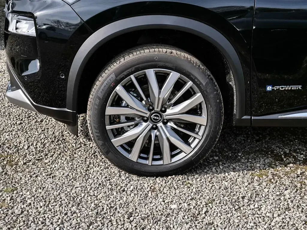 Neu Nissan X-Trail Tekna 204 PS (150 kW) 2026 P) (schwarz SUV
