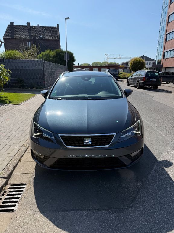 Grün Gebraucht 2019 Seat Leon ST Style Kombi | 9.999 € (Guter Preis) - Bild 1/4