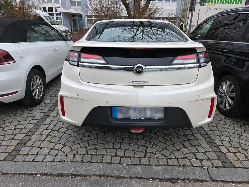 Gebraucht Opel Ampera 150 PS (110 kW) 2012 Weiß Kleinwagen