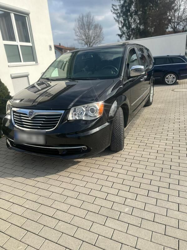Schwarz Gebraucht 2014 Lancia Voyager Platinum Van / Kleinbus | 9.400 € (Superpreis) - Bild 1/4