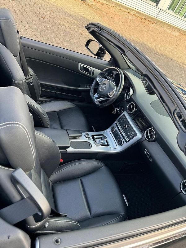 Gebraucht Mercedes SLC250 204 PS (150 kW) 2016 Schwarz Cabrio
