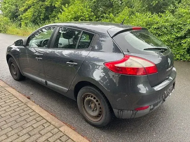 Gebraucht Renault Mégane 101 PS (74 kW) 2012 Grau Limousine