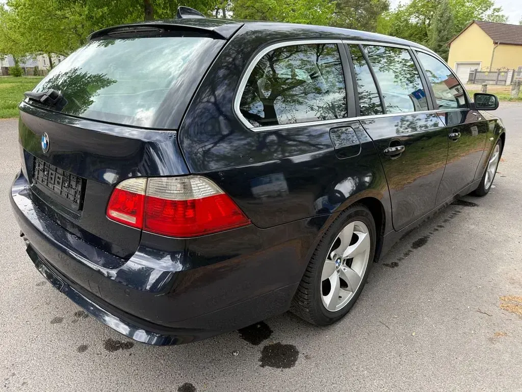 Gebraucht BMW 525 218 PS (160 kW) 2007 Blau Kombi