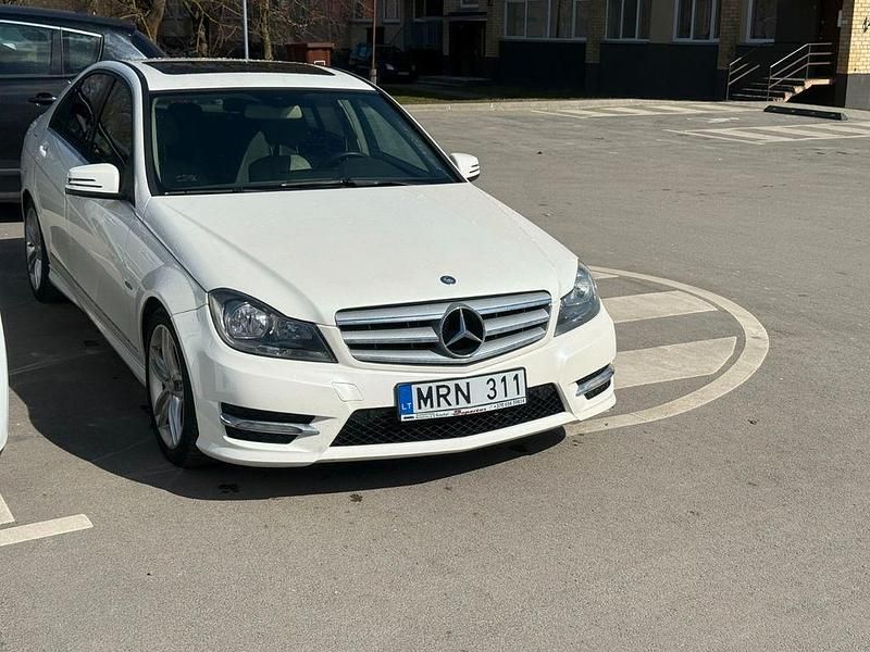 Gebraucht Mercedes C250 Avantgarde 204 PS (150 kW) 2012 Weiß Limousine
