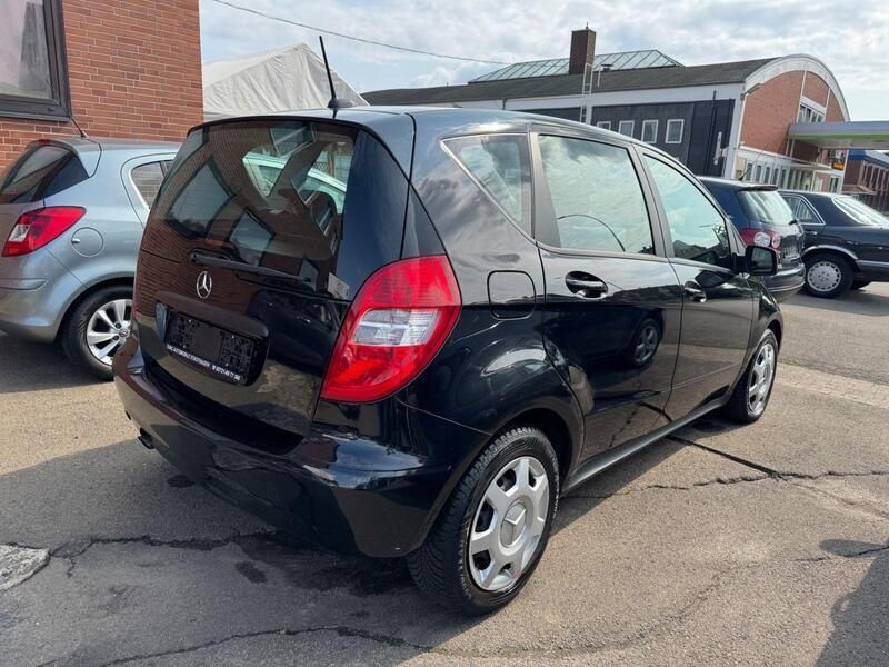 Schwarz Gebraucht 2009 Mercedes A180 Kleinwagen | 5.650 € (Etwas zu teuer) - Bild 1/4