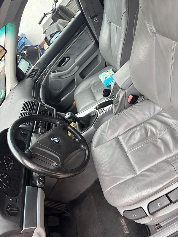 Second-hand BMW 520 170 CP (125 kW) 2002 Negru Berlinǎ