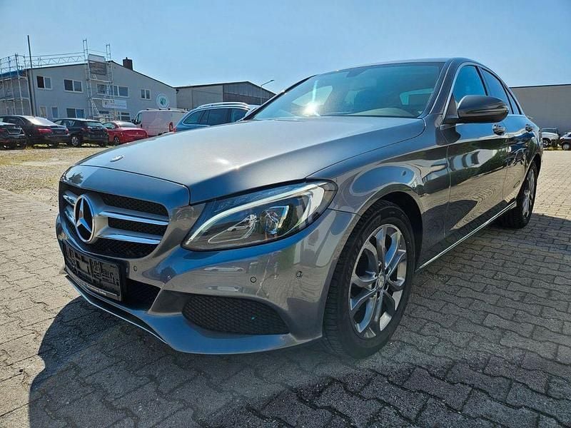 Grau Gebraucht 2017 Mercedes C200 Limousine | 13.400 € (Fairer Preis) - Bild 1/4