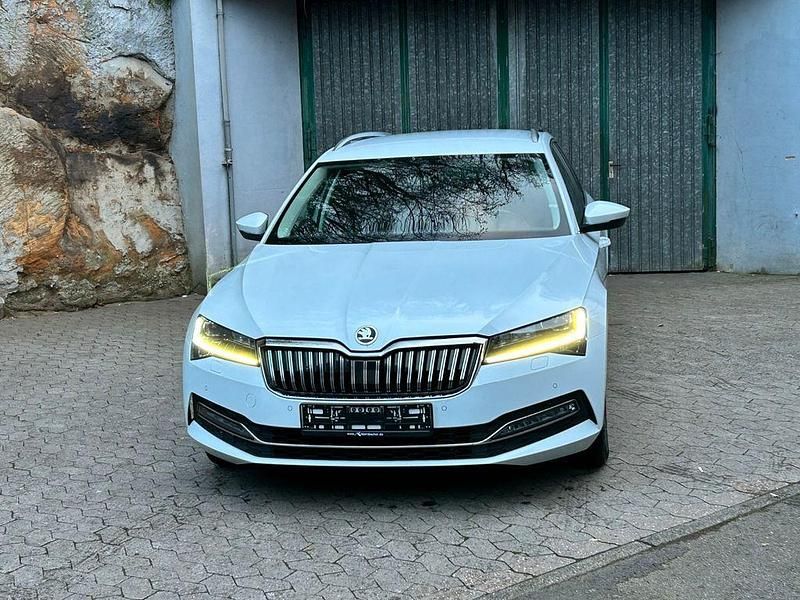 Gebraucht Skoda Superb Style 150 PS (110 kW) 2022 Weiß Kombi