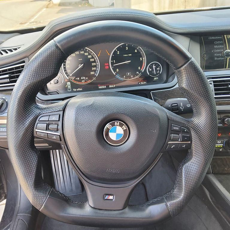 Grau Gebraucht 2012 BMW 740 Sport Line Limousine | 13.000 € (Superpreis) - Bild 1/4