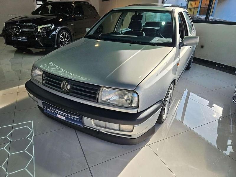 Gebraucht VW Vento 90 PS (66 kW) 1993 Silber Limousine